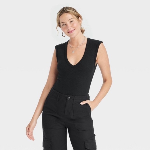 Universal Thread Tops - Universal Thread - Women’s Ribbed V-Neck Bodysuit Black Size Medium
